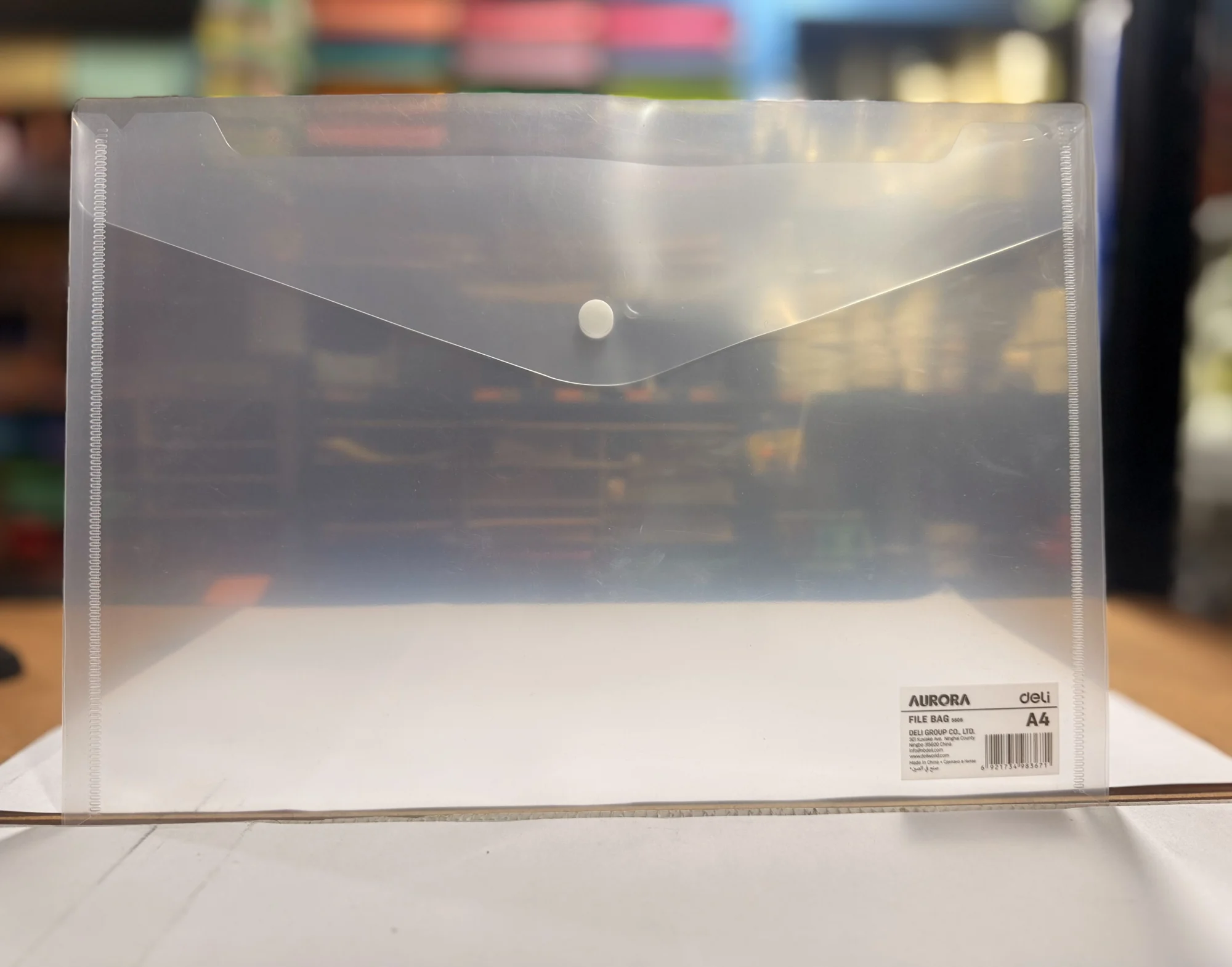Sobre plástico con broche horizontal blanco transparente